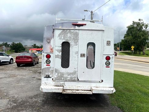 Used 2011 Chevrolet Express 3500 image 6