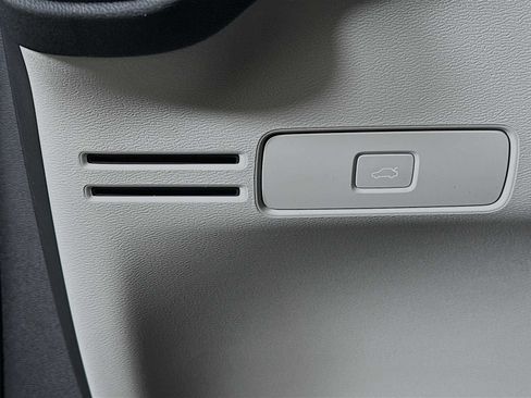 Used 2023 Volvo XC40 B5 Plus w/ Driver Assist Package image 10