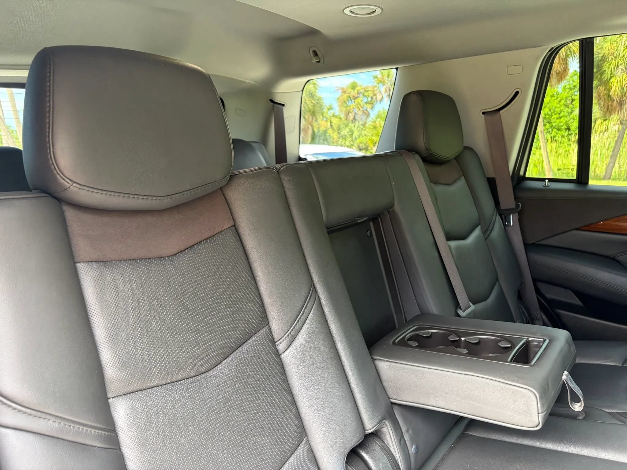 Used 2016 Cadillac Escalade Luxury RWD image 37