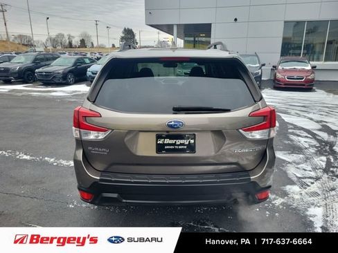 Used 2020 Subaru Forester Premium image 4