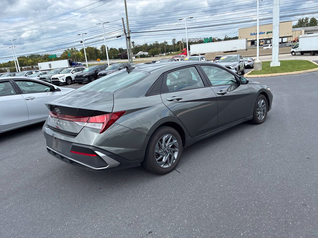 Used 2024 Hyundai Elantra SEL FWD image 9