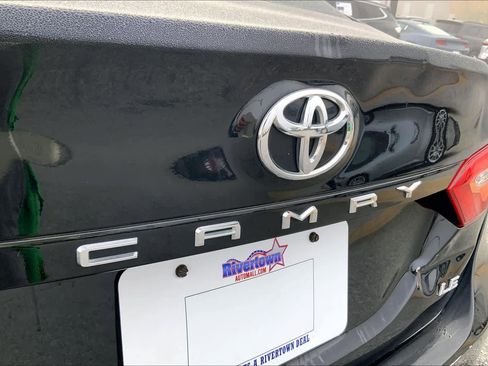 Used 2019 Toyota Camry LE image 28