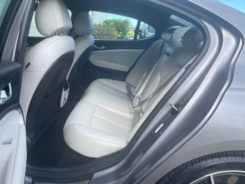 Used 2025 Genesis G70 2.5T image 39