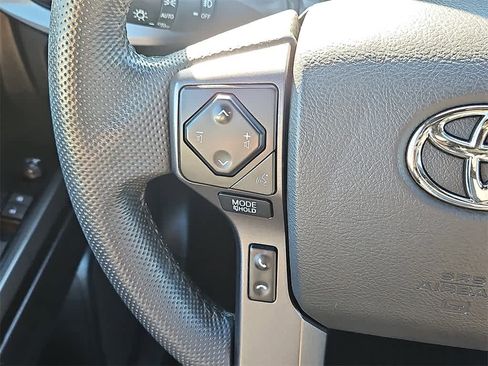 Used 2022 Toyota Tacoma TRD Off-Road image 18