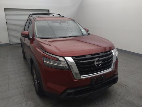 Used 2022 Nissan Pathfinder SV FWD image 14