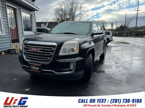 Used 2017 GMC Terrain SLT image 1