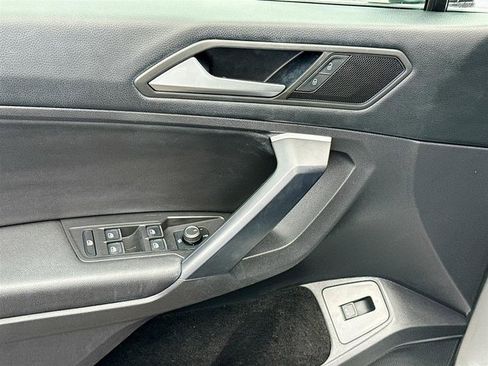 Used 2021 Volkswagen Tiguan SEL image 16