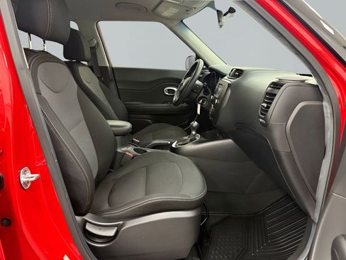 Used 2017 Kia Soul + FWD image 13