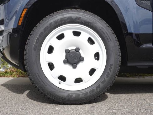 New 2025 Land Rover Defender 110 S image 34