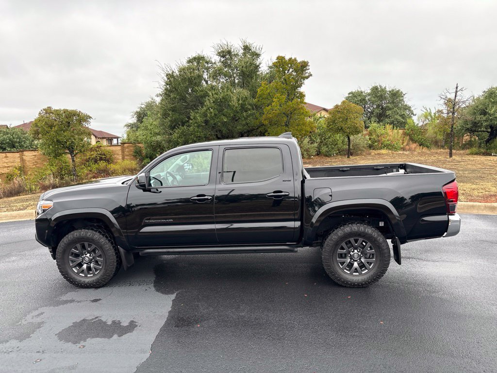 Used 2021 Toyota Tacoma SR5 w/ SR5 Appearance Package (SM) RWD image 2
