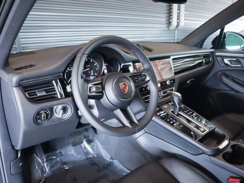 New 2026 Porsche Macan image 4