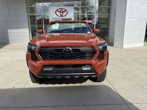 Certified 2025 Toyota Tacoma PreRunner image 2