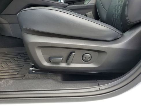 Used 2024 Mitsubishi Outlander SEL Black Edition image 17