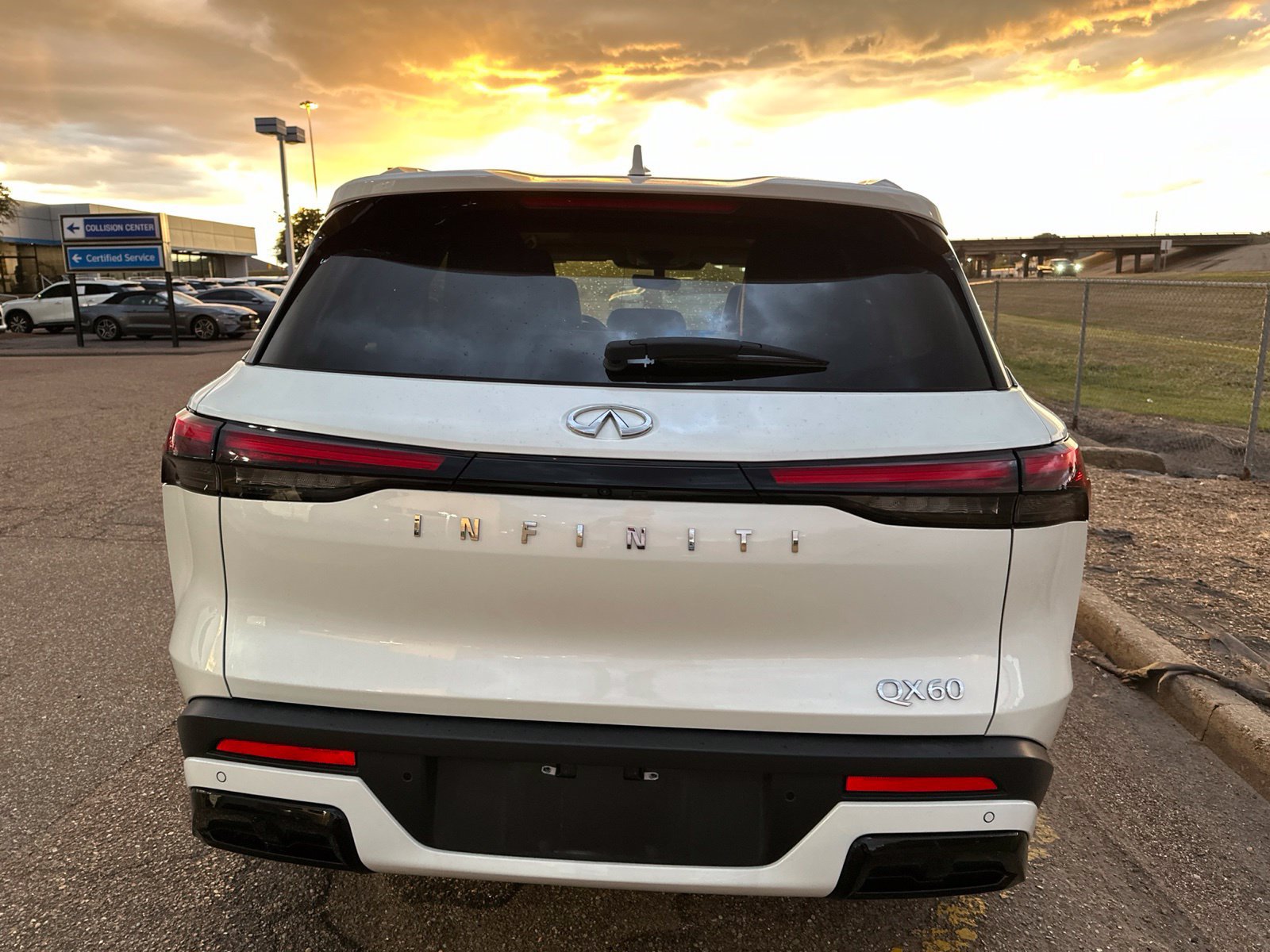 Used 2024 INFINITI QX60 Luxe FWD image 7