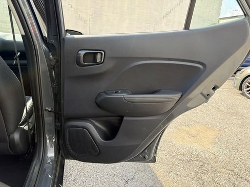 Used 2025 Hyundai Venue Limited FWD image 16