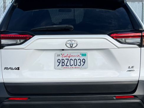 Used 2022 Toyota RAV4 LE AWD/4WD image 22