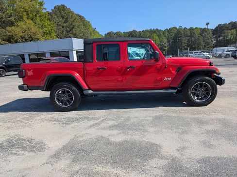 Used 2023 Jeep Gladiator Overland AWD/4WD image 2