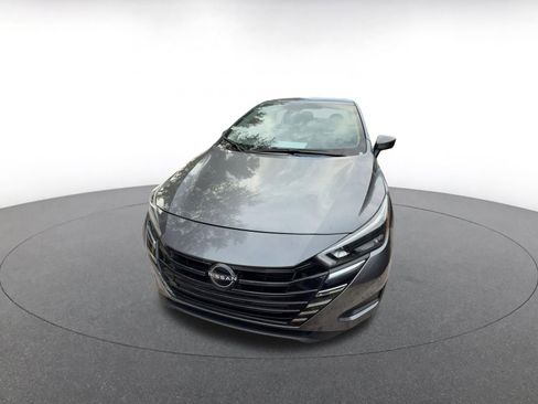 Used 2025 Nissan Versa SV image 4