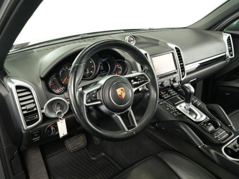 Used 2016 Porsche Cayenne image 30