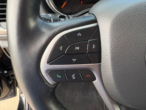 Used 2022 Jeep Grand Cherokee Laredo X image 13