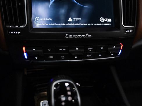Used 2018 Maserati Levante GranLusso AWD/4WD image 24