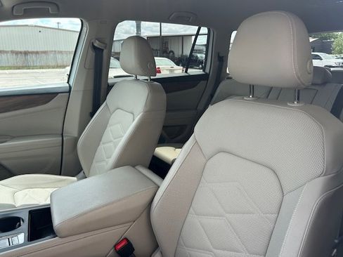 Used 2024 Volkswagen Atlas SE image 11