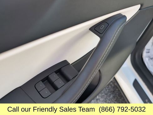 Used 2022 Tesla Model Y Performance image 12