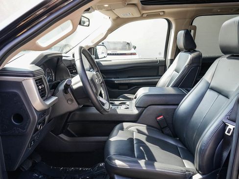 Used 2023 Ford Expedition XLT image 16