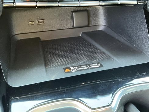 Used 2024 Chevrolet Traverse Z71 w/ Enhanced Driving Package image 16