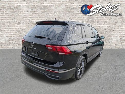 Certified 2023 Volkswagen Tiguan SE w/ Panoramic Sunroof Package image 4
