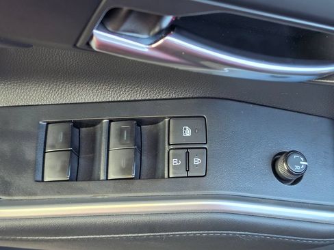 Used 2022 Toyota Highlander XLE AWD/4WD image 13