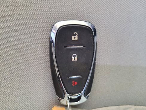 Used 2020 Chevrolet Equinox LS image 32