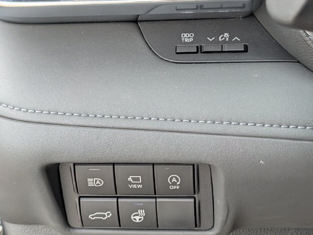 Used 2024 Toyota Highlander Platinum FWD image 24