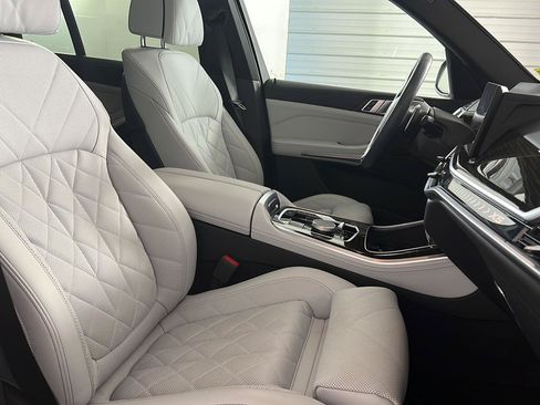 Used 2024 BMW X5 xDrive40i AWD/4WD image 38
