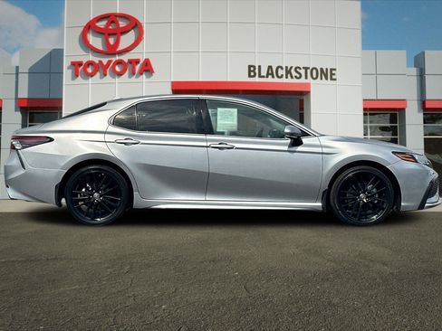 Used 2023 Toyota Camry XSE FWD image 2