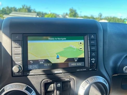Used 2015 Jeep Wrangler Unlimited Rubicon AWD/4WD image 33