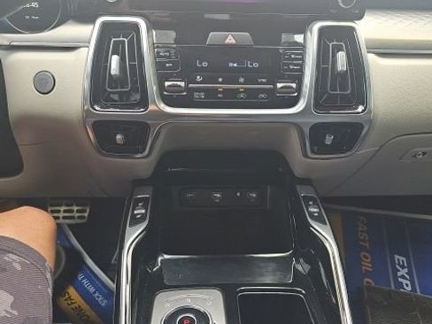 Used 2022 Kia Sorento SX Prestige w/ Panoramic Sunroof Package AWD/4WD image 25