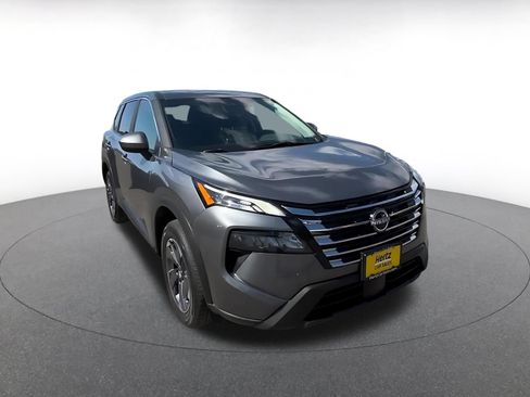 Used 2025 Nissan Rogue SV FWD image 3