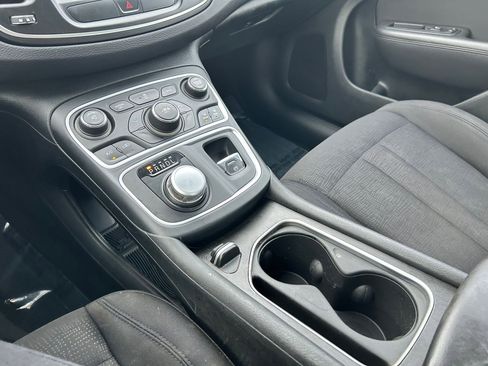 Used 2015 Chrysler 200 Limited w/ Convenience Group image 17