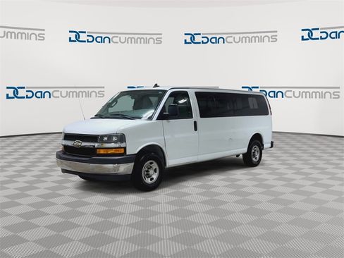 Used 2018 Chevrolet Express 3500 LT w/ LT Preferred Equipment Group image 4
