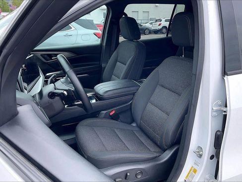 Used 2024 Chevrolet Traverse LT AWD/4WD image 23