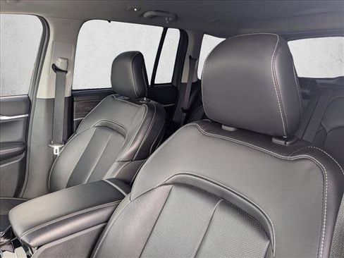 Used 2023 Jeep Grand Cherokee Limited w/ Luxury Tech Group II image 16