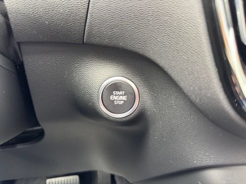 Certified 2025 Volvo XC40 B5 Plus AWD/4WD image 20