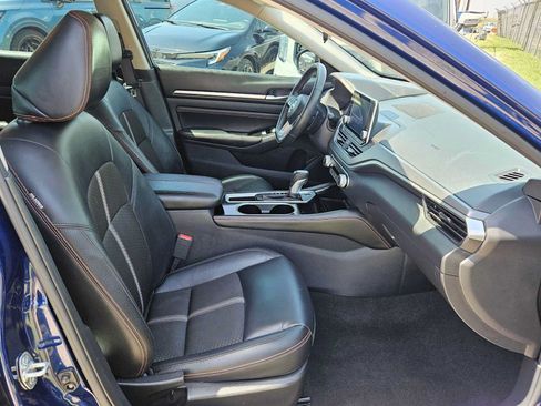 Used 2023 Nissan Altima 2.5 SR FWD image 15