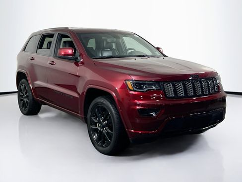 Used 2022 Jeep Grand Cherokee Laredo X image 3