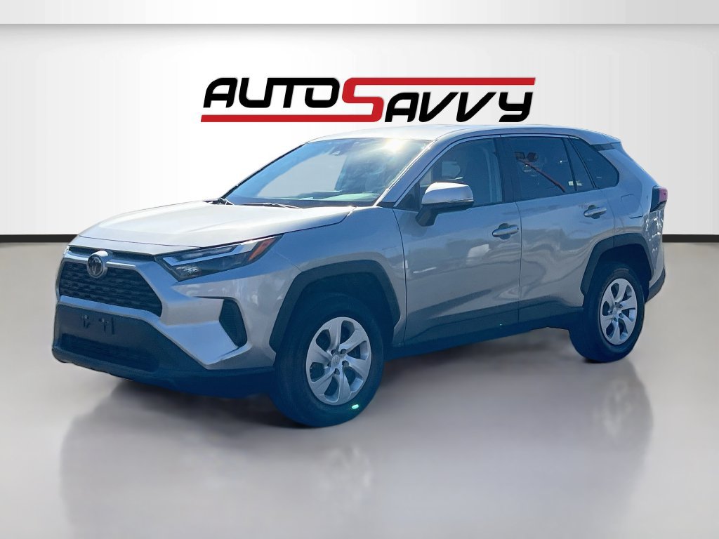 Used 2024 Toyota RAV4 LE FWD image 3