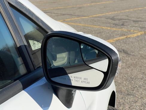 Used 2015 Ford Fiesta SE image 32