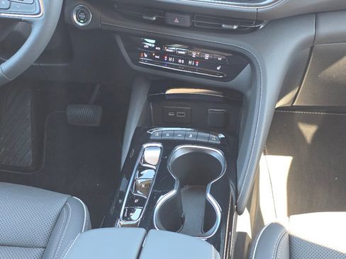Used 2023 Buick Envision Essence image 21