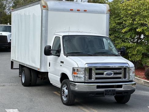 Used 2013 Ford E-350 and Econoline 350 Super Duty w/ Payload Pkg image 3