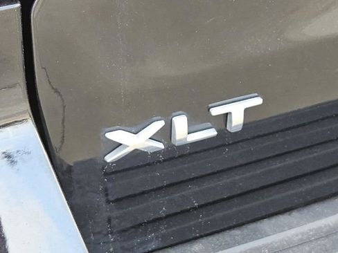 Used 2023 Ford Expedition XLT image 12